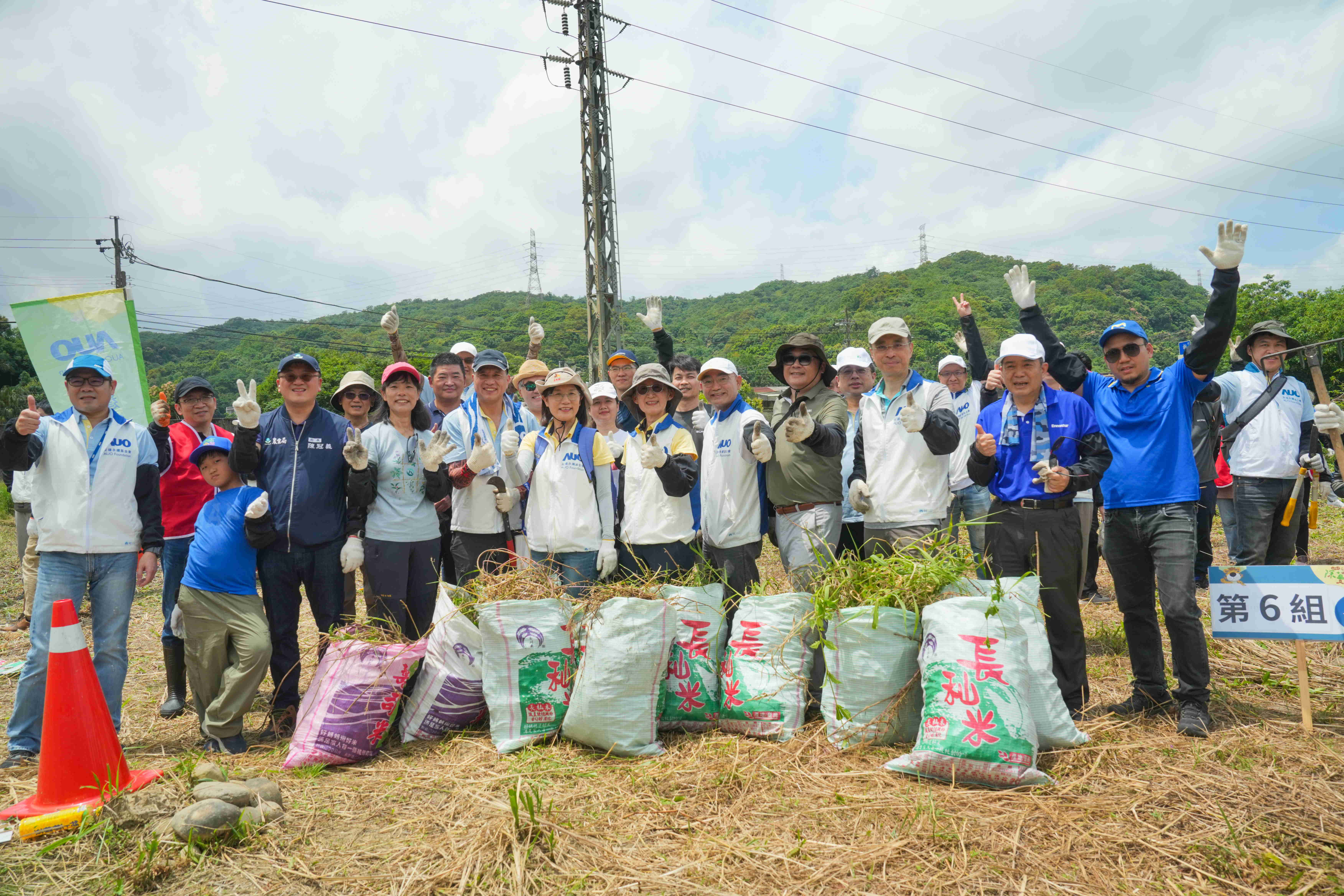 友達永續基金會今（17）日在桃園龍潭廠區舉辦「手護台灣綠色堡壘　Green Party除蔓生活節」，由友達光電暨友達永續基金會董事長彭双浪攜手政府、供應商等合作夥伴共同參與